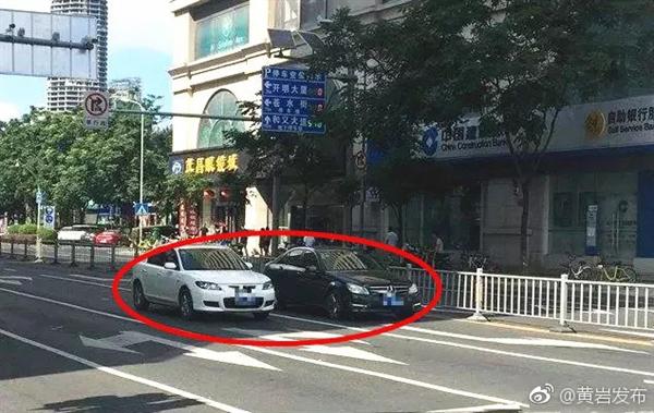 股票配资票配资论坛 车辆“避晒式”等红灯引争议 网友吵翻很不道德自顾自己方便 交警：违法